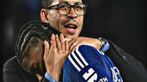 “2025女足世界杯：荷兰以2-0优势击败南非，南非队虽败但表现卓越！”